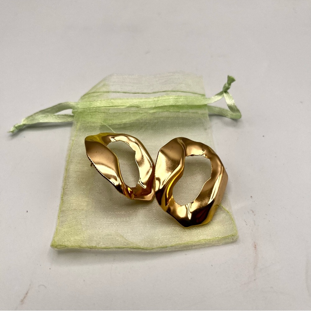 BRAND NEW GOLD PLATED EARRINGS